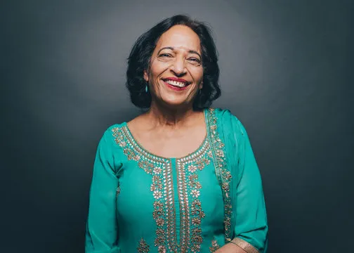 用户使用手机访问官方移动入口